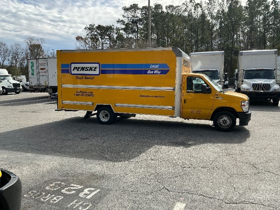 Light Duty Box Truck-Light and Medium Duty Trucks-Ford-2022-E350-Jacksonville-FL-96,254\n\t\tmiles-$ 29,500 - Image 14