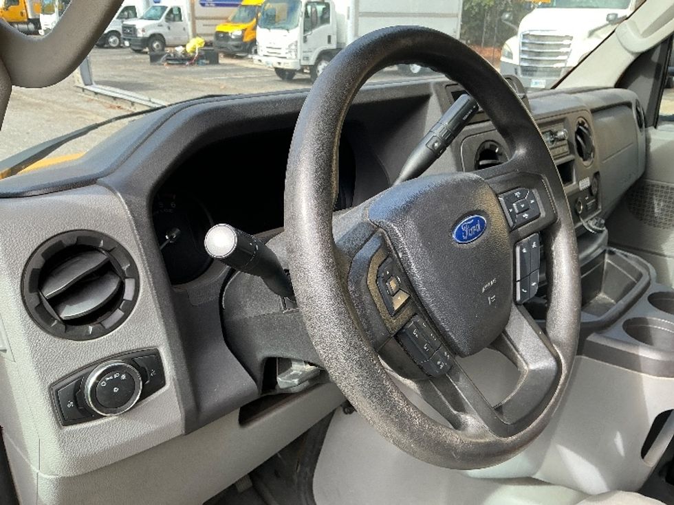 Light Duty Box Truck-Light and Medium Duty Trucks-Ford-2022-E350-Jacksonville-FL-96,254\n\t\tmiles-$ 29,500 - Image 16