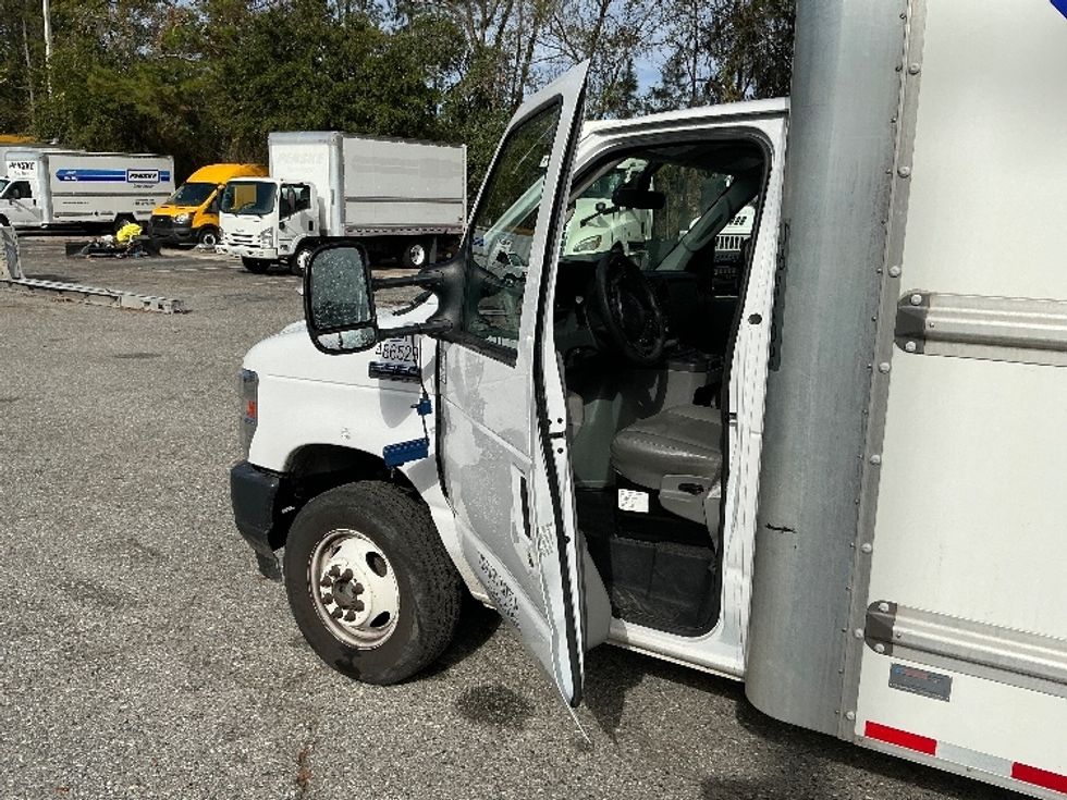 Light Duty Box Truck-Light and Medium Duty Trucks-Ford-2022-E350-Jacksonville-FL-97,250\n\t\tmiles-$ 32,500 - Image 15