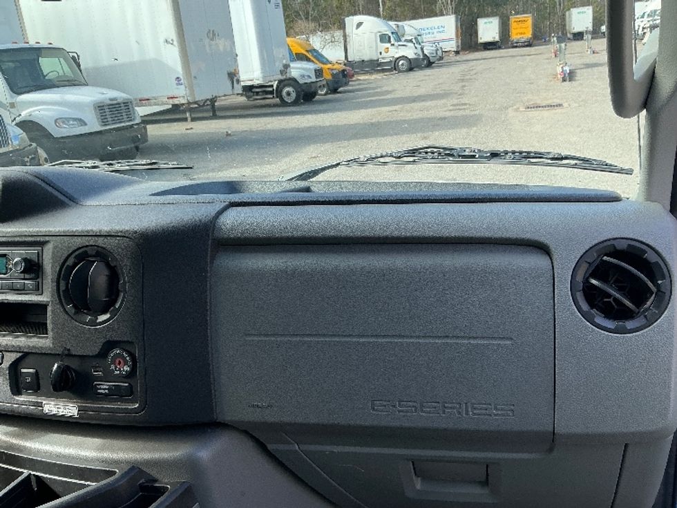 Light Duty Box Truck-Light and Medium Duty Trucks-Ford-2022-E350-Jacksonville-FL-97,250\n\t\tmiles-$ 32,500 - Image 20