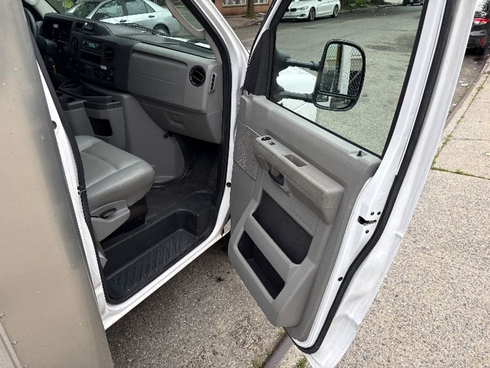 Light Duty Box Truck-Light and Medium Duty Trucks-Ford-2022-E350-Jamaica-NY-102,086\n\t\tmiles-$ 29,000 - Image 19