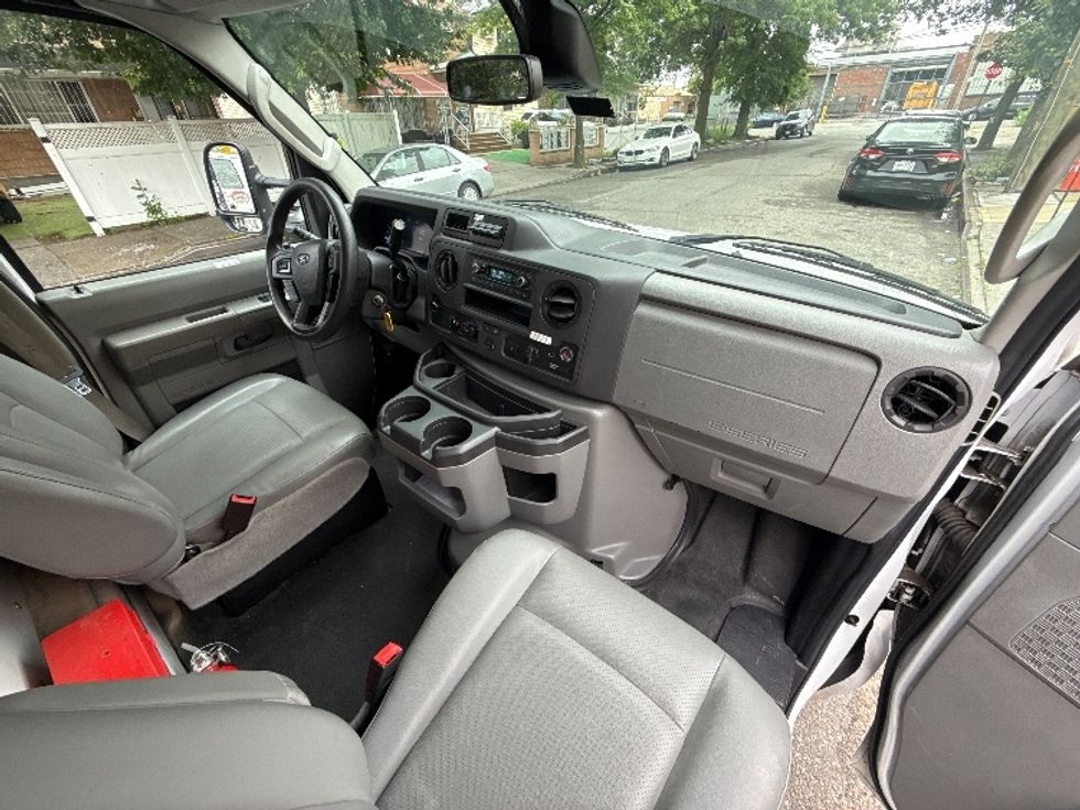 Light Duty Box Truck-Light and Medium Duty Trucks-Ford-2022-E350-Jamaica-NY-102,086\n\t\tmiles-$ 29,000 - Image 20