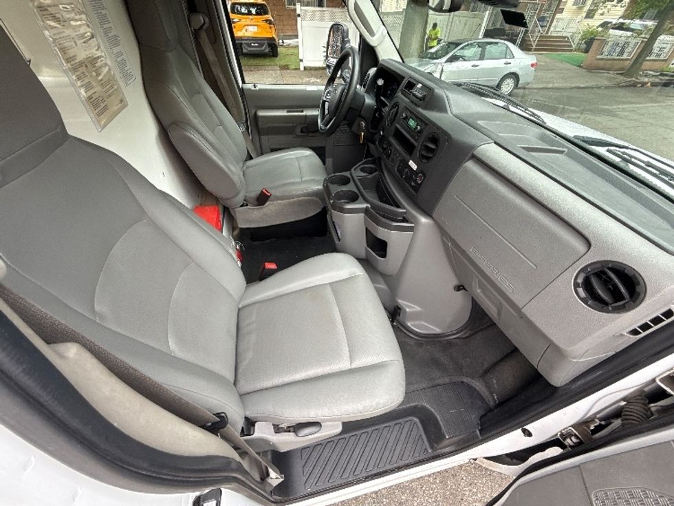 Light Duty Box Truck-Light and Medium Duty Trucks-Ford-2022-E350-Jamaica-NY-102,086\n\t\tmiles-$ 29,000 - Image 21