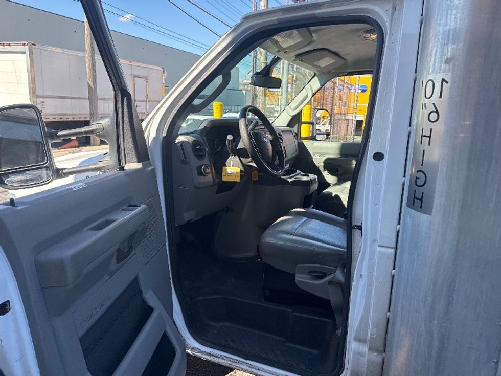 Light Duty Box Truck-Light and Medium Duty Trucks-Ford-2022-E350-Jamaica-NY-116,432\n\t\tmiles-$ 28,000 - Image 15