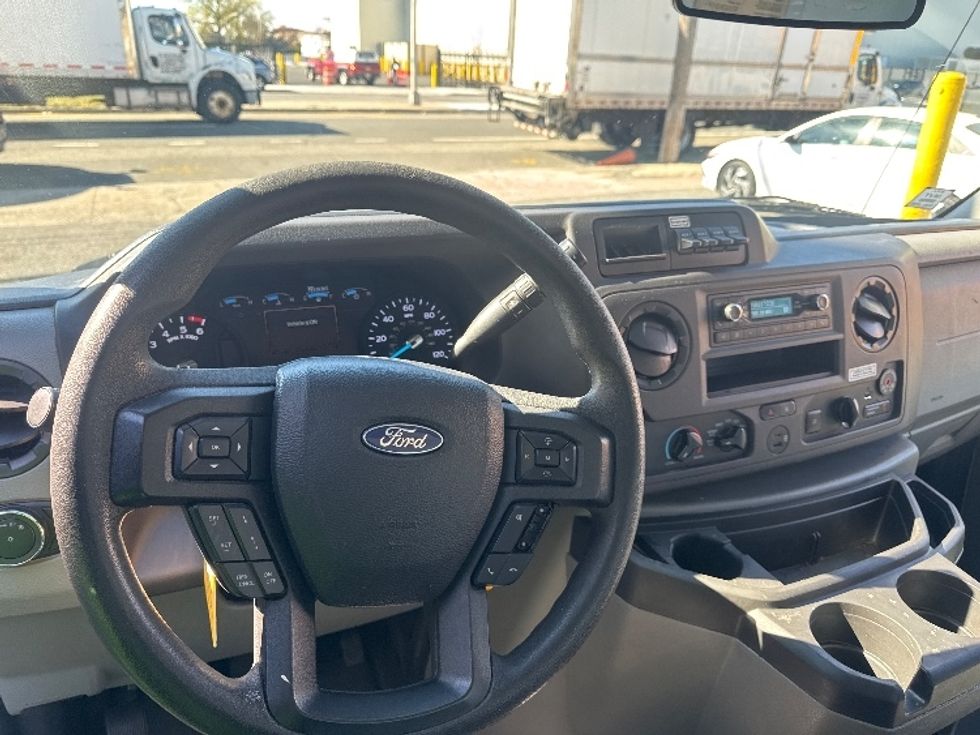 Light Duty Box Truck-Light and Medium Duty Trucks-Ford-2022-E350-Jamaica-NY-116,432\n\t\tmiles-$ 28,000 - Image 16