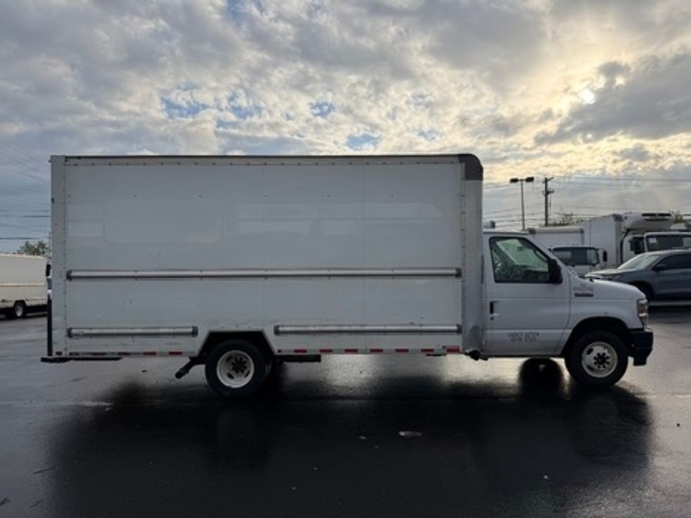Light Duty Box Truck-Light and Medium Duty Trucks-Ford-2022-E350-Jamaica-NY-123,264\n\t\tmiles-$ 27,250 - Image 14