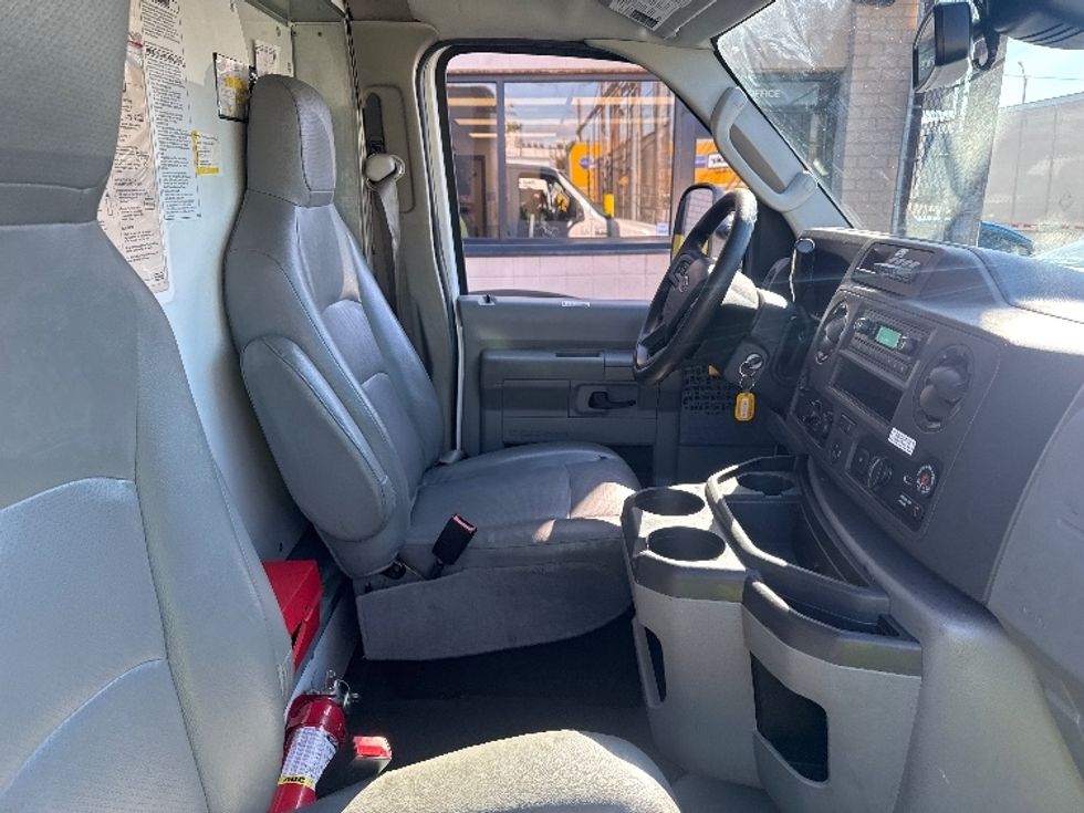 Light Duty Box Truck-Light and Medium Duty Trucks-Ford-2022-E350-Jamaica-NY-123,264\n\t\tmiles-$ 27,250 - Image 21