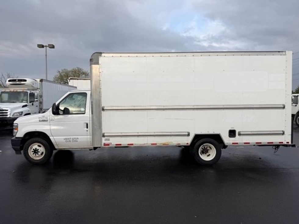 Light Duty Box Truck-Light and Medium Duty Trucks-Ford-2022-E350-Jamaica-NY-123,264\n\t\tmiles-$ 27,250 - Image 4