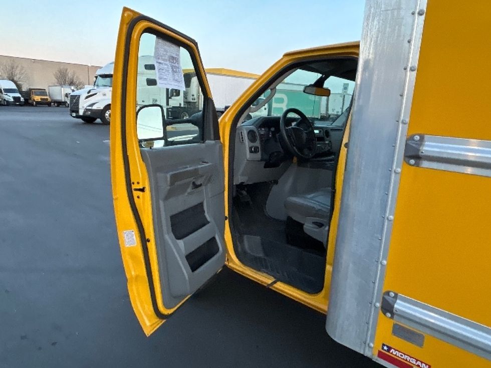 Light Duty Box Truck-Light and Medium Duty Trucks-Ford-2022-E350-Jessup-MD-99,850\n\t\tmiles-$ 27,250 - Image 16