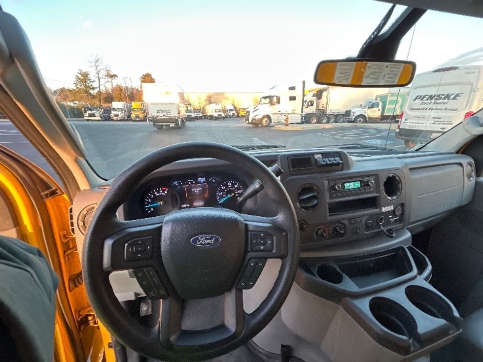 Light Duty Box Truck-Light and Medium Duty Trucks-Ford-2022-E350-Jessup-MD-99,850\n\t\tmiles-$ 27,250 - Image 18