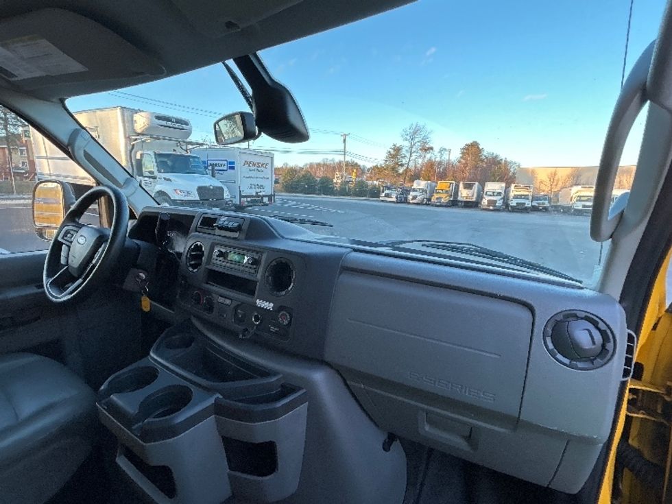 Light Duty Box Truck-Light and Medium Duty Trucks-Ford-2022-E350-Jessup-MD-99,850\n\t\tmiles-$ 27,250 - Image 21