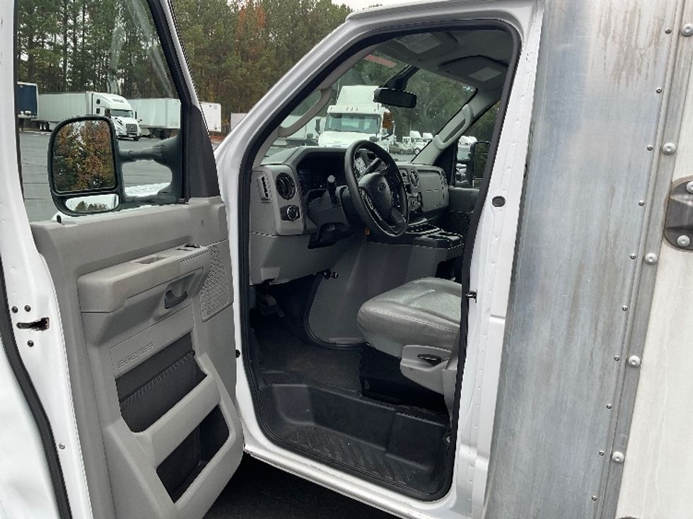Light Duty Box Truck-Light and Medium Duty Trucks-Ford-2022-E350-Jurupa Valley-CA-60,615\n\t\tmiles-$ 37,250 - Image 15