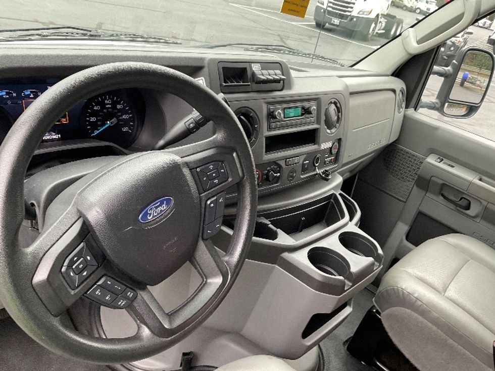 Light Duty Box Truck-Light and Medium Duty Trucks-Ford-2022-E350-Jurupa Valley-CA-60,615\n\t\tmiles-$ 37,250 - Image 16