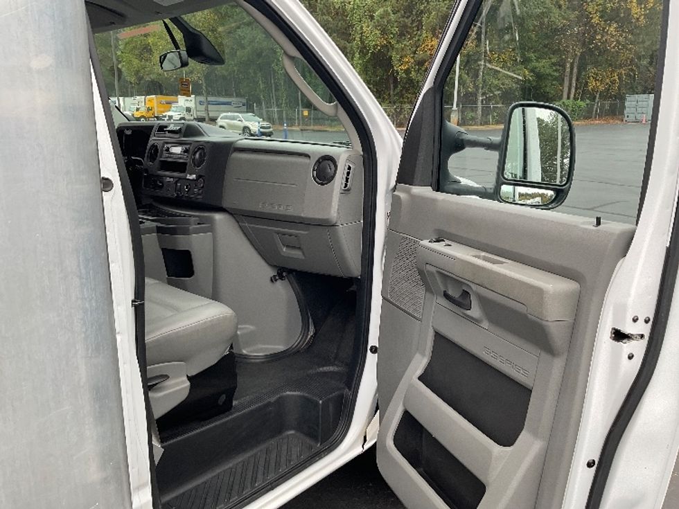 Light Duty Box Truck-Light and Medium Duty Trucks-Ford-2022-E350-Jurupa Valley-CA-60,615\n\t\tmiles-$ 37,250 - Image 19