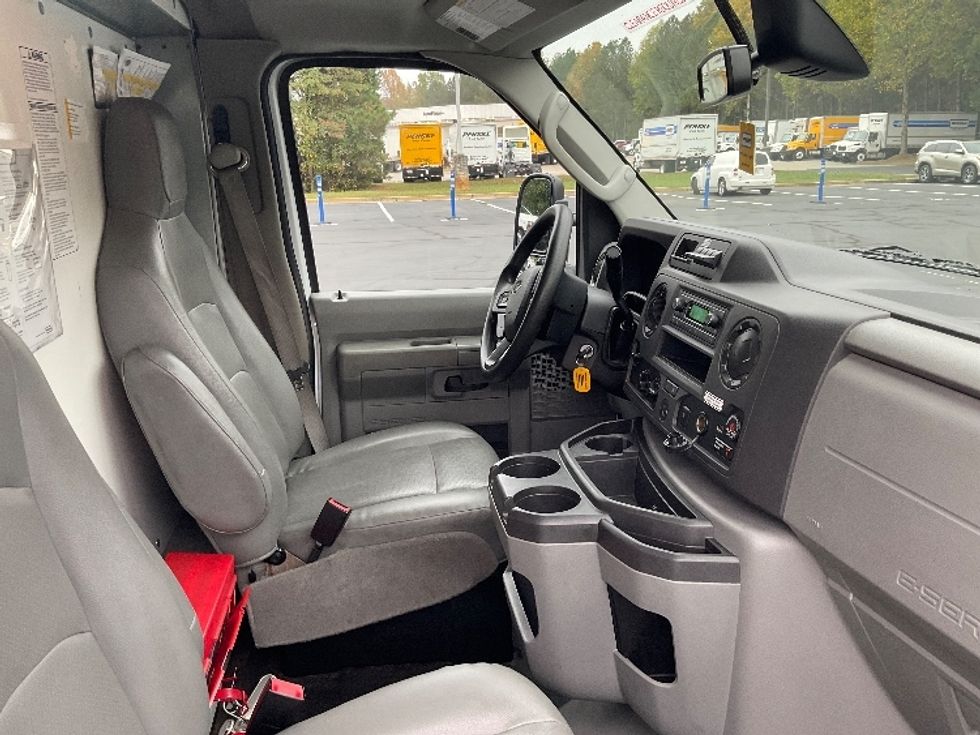 Light Duty Box Truck-Light and Medium Duty Trucks-Ford-2022-E350-Jurupa Valley-CA-60,615\n\t\tmiles-$ 37,250 - Image 21