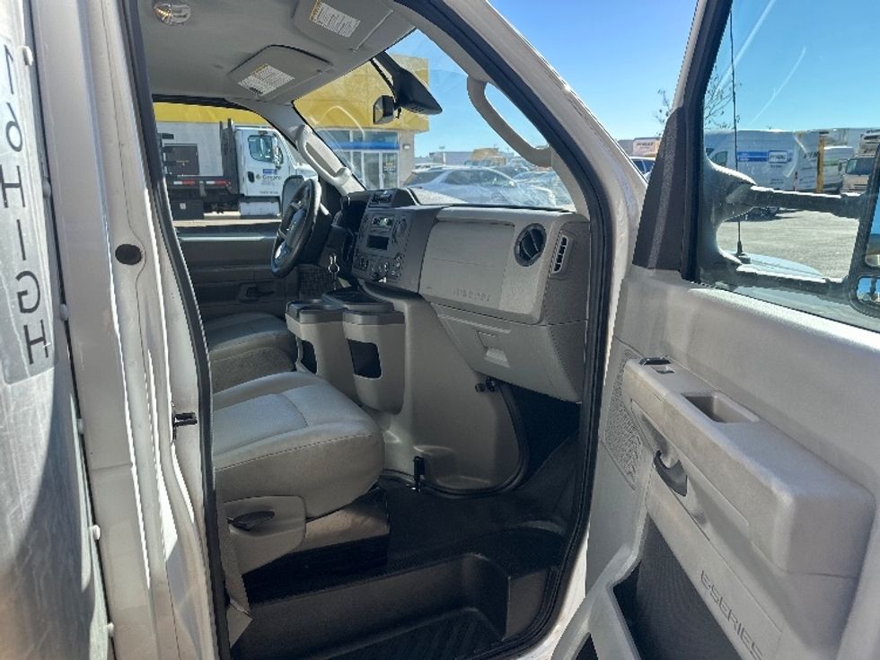 Light Duty Box Truck-Light and Medium Duty Trucks-Ford-2022-E350-Jurupa Valley-CA-90,906\n\t\tmiles-$ 31,000 - Image 20