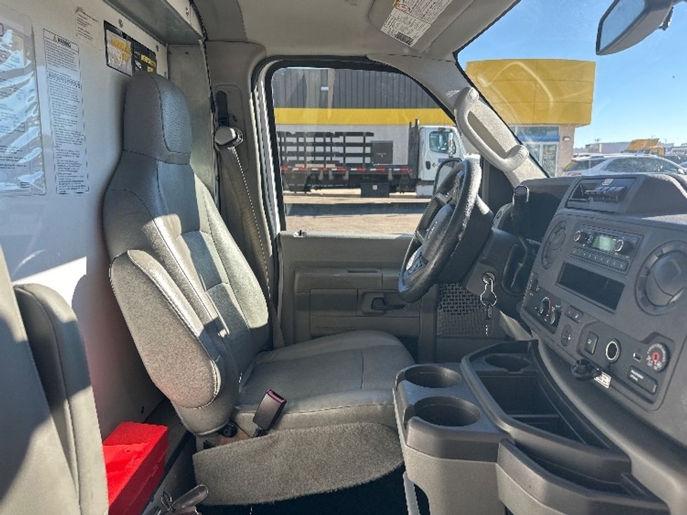 Light Duty Box Truck-Light and Medium Duty Trucks-Ford-2022-E350-Jurupa Valley-CA-90,906\n\t\tmiles-$ 31,000 - Image 22