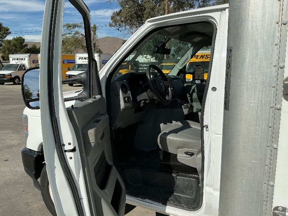Light Duty Box Truck-Light and Medium Duty Trucks-Ford-2022-E350-Jurupa Valley-CA-95,084\n\t\tmiles-$ 32,250 - Image 16