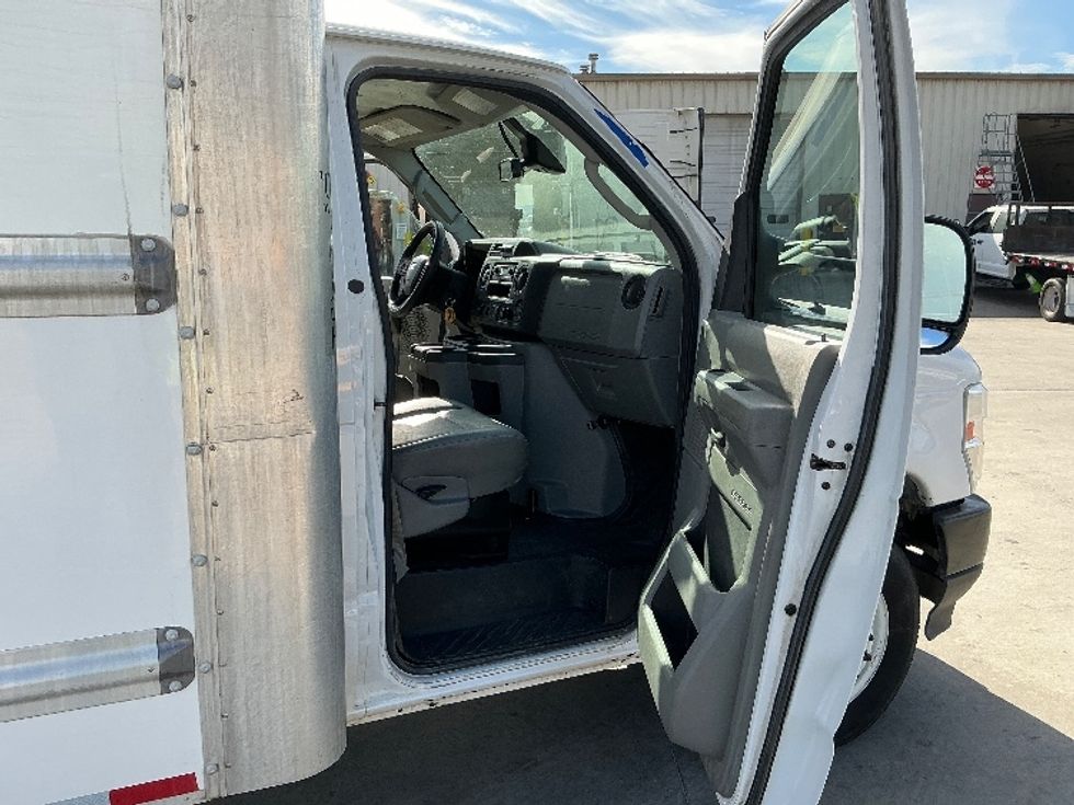 Light Duty Box Truck-Light and Medium Duty Trucks-Ford-2022-E350-Jurupa Valley-CA-95,084\n\t\tmiles-$ 32,250 - Image 20