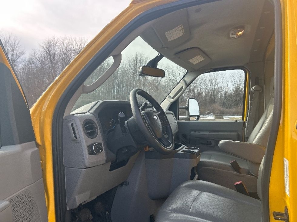 Light Duty Box Truck-Light and Medium Duty Trucks-Ford-2022-E350-Kalamazoo-MI-90,525\n\t\tmiles-$ 28,750 - Image 16