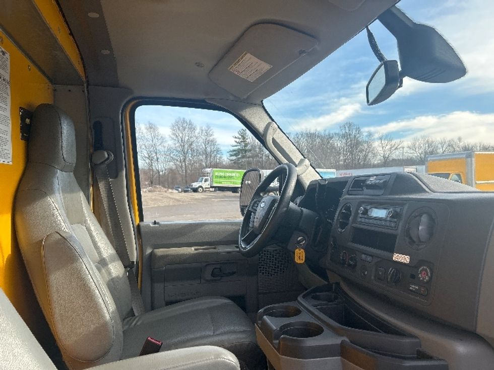 Light Duty Box Truck-Light and Medium Duty Trucks-Ford-2022-E350-Kalamazoo-MI-90,525\n\t\tmiles-$ 28,750 - Image 22