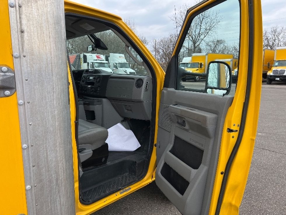 Light Duty Box Truck-Light and Medium Duty Trucks-Ford-2022-E350-Kalamazoo-MI-97,992\n\t\tmiles-$ 27,750 - Image 17