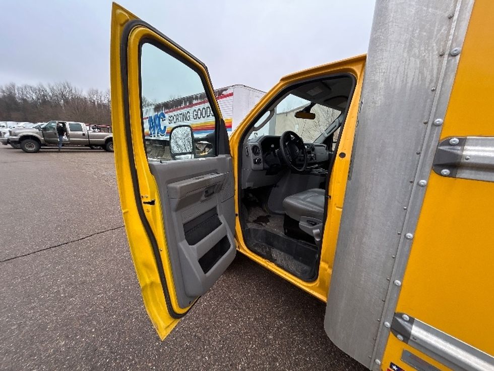 Light Duty Box Truck-Light and Medium Duty Trucks-Ford-2022-E350-Kalamazoo-MI-98,471\n\t\tmiles-$ 27,750 - Image 16