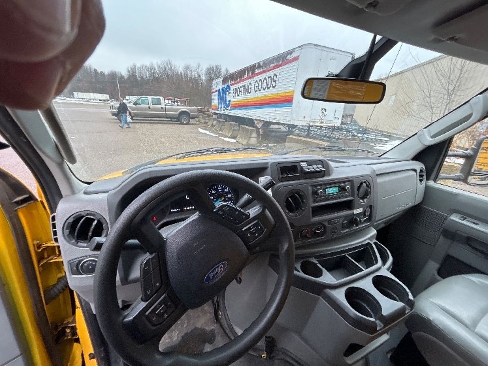 Light Duty Box Truck-Light and Medium Duty Trucks-Ford-2022-E350-Kalamazoo-MI-98,471\n\t\tmiles-$ 27,750 - Image 18