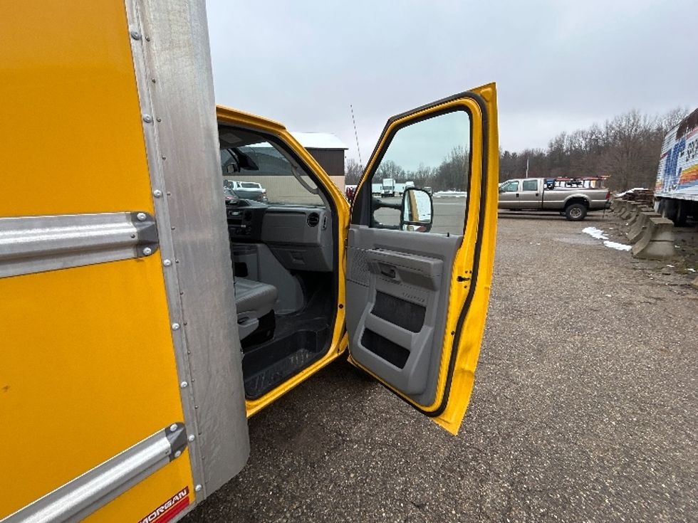 Light Duty Box Truck-Light and Medium Duty Trucks-Ford-2022-E350-Kalamazoo-MI-98,471\n\t\tmiles-$ 27,750 - Image 20