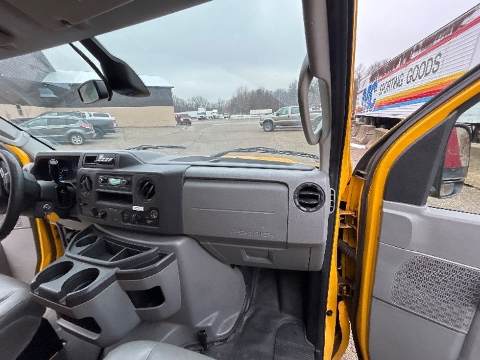 Light Duty Box Truck-Light and Medium Duty Trucks-Ford-2022-E350-Kalamazoo-MI-98,471\n\t\tmiles-$ 27,750 - Image 21