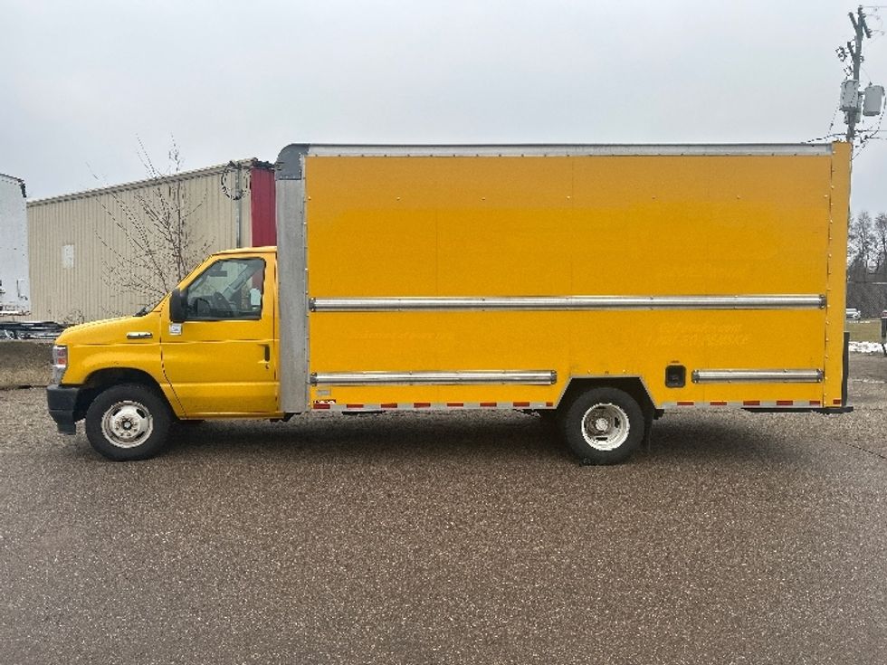 Light Duty Box Truck-Light and Medium Duty Trucks-Ford-2022-E350-Kalamazoo-MI-98,471\n\t\tmiles-$ 27,750 - Image 4