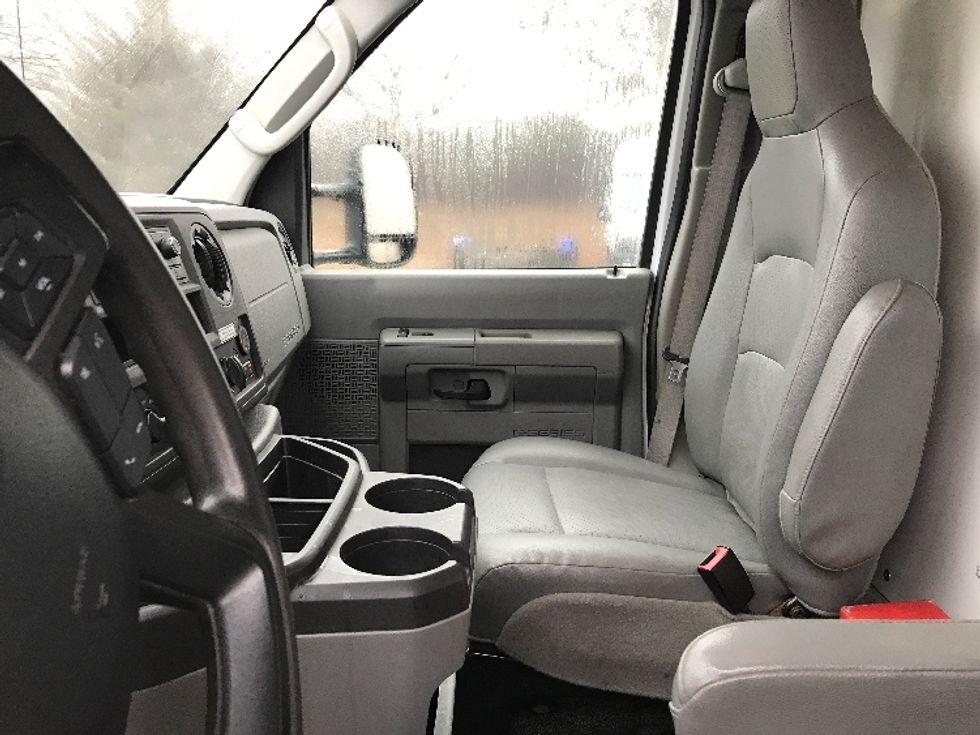 Light Duty Box Truck-Light and Medium Duty Trucks-Ford-2022-E350-Kansas City-MO-100,578\n\t\tmiles-$ 31,250 - Image 18