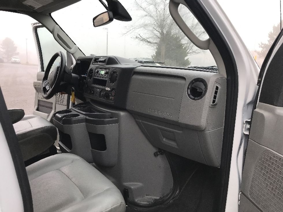Light Duty Box Truck-Light and Medium Duty Trucks-Ford-2022-E350-Kansas City-MO-100,578\n\t\tmiles-$ 31,250 - Image 19