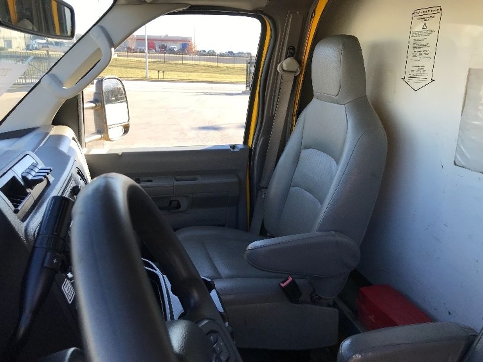 Light Duty Box Truck-Light and Medium Duty Trucks-Ford-2022-E350-Kansas City-MO-119,736\n\t\tmiles-$ 25,000 - Image 18