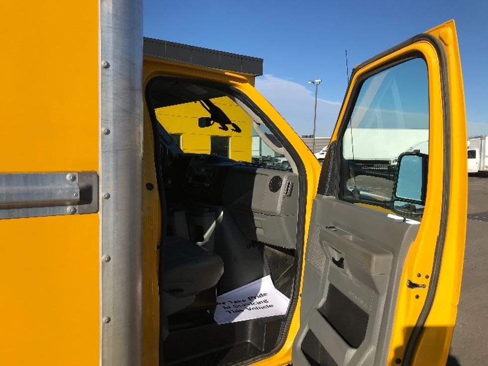 Light Duty Box Truck-Light and Medium Duty Trucks-Ford-2022-E350-Kansas City-MO-119,736\n\t\tmiles-$ 25,000 - Image 19