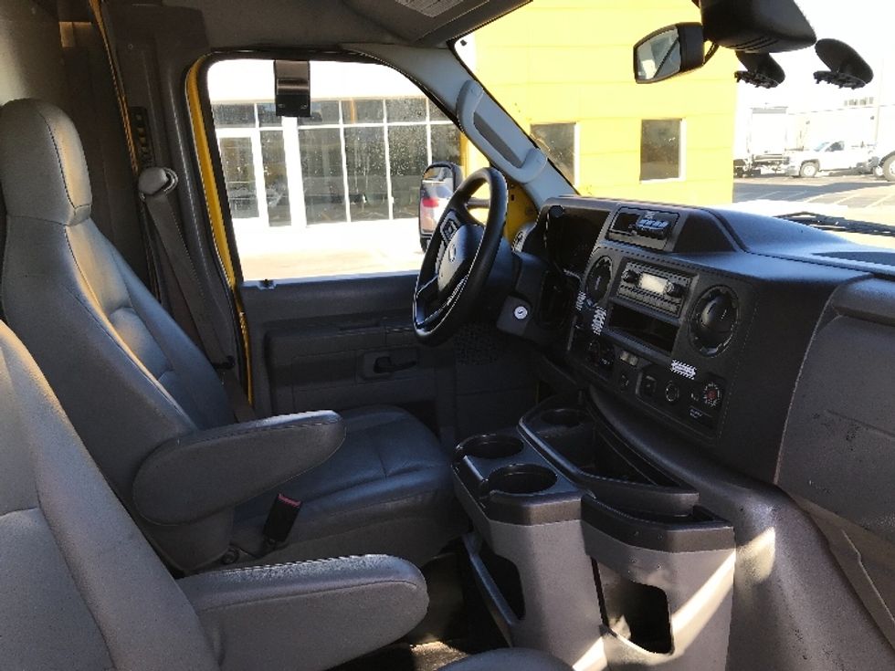 Light Duty Box Truck-Light and Medium Duty Trucks-Ford-2022-E350-Kansas City-MO-119,736\n\t\tmiles-$ 25,000 - Image 21