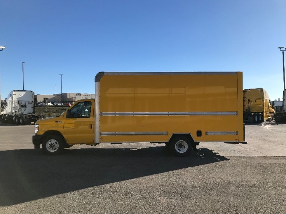 Light Duty Box Truck-Light and Medium Duty Trucks-Ford-2022-E350-Kansas City-MO-119,736\n\t\tmiles-$ 25,000 - Image 4