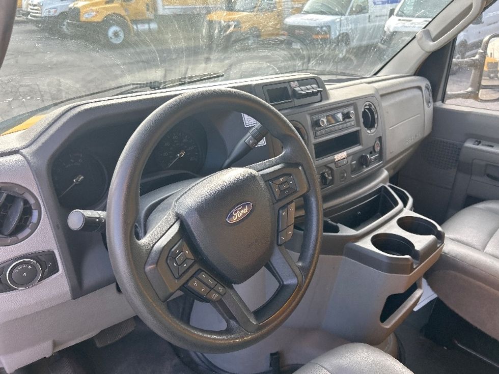 Light Duty Box Truck-Light and Medium Duty Trucks-Ford-2022-E350-Kansas City-MO-88,407\n\t\tmiles-$ 29,000 - Image 17