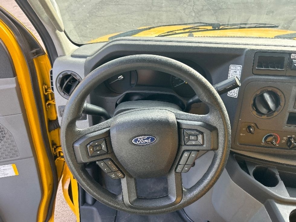 Light Duty Box Truck-Light and Medium Duty Trucks-Ford-2022-E350-Kansas City-MO-88,407\n\t\tmiles-$ 29,000 - Image 18