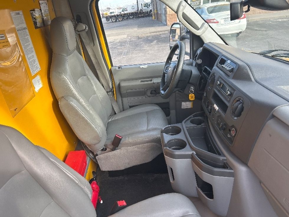 Light Duty Box Truck-Light and Medium Duty Trucks-Ford-2022-E350-Kansas City-MO-88,407\n\t\tmiles-$ 29,000 - Image 22
