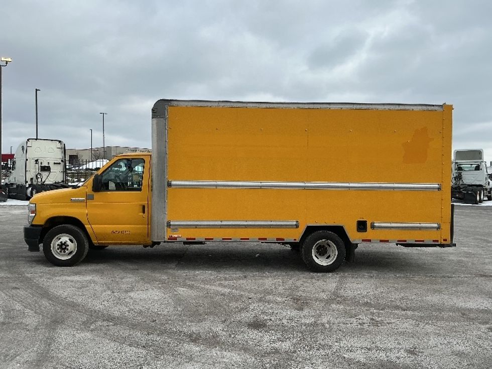 Light Duty Box Truck-Light and Medium Duty Trucks-Ford-2022-E350-Kansas City-MO-88,407\n\t\tmiles-$ 29,000 - Image 4