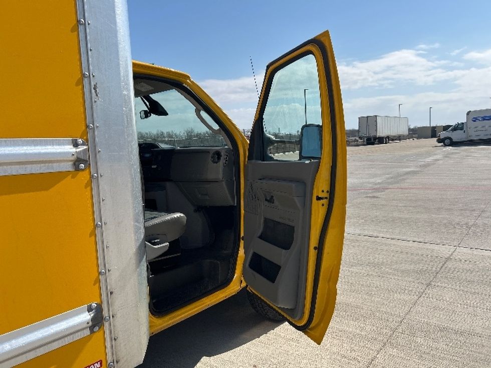 Light Duty Box Truck-Light and Medium Duty Trucks-Ford-2022-E350-Katy-TX-101,117\n\t\tmiles-$ 27,750 - Image 20