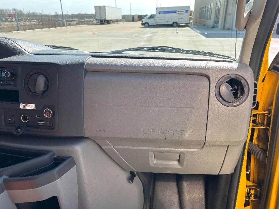 Light Duty Box Truck-Light and Medium Duty Trucks-Ford-2022-E350-Katy-TX-101,117\n\t\tmiles-$ 27,750 - Image 21