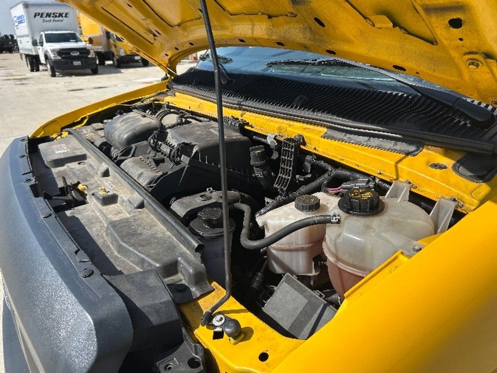 Light Duty Box Truck-Light and Medium Duty Trucks-Ford-2022-E350-Katy-TX-101,117\n\t\tmiles-$ 27,750 - Image 24