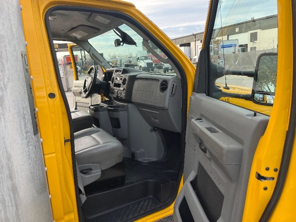 Light Duty Box Truck-Light and Medium Duty Trucks-Ford-2022-E350-Katy-TX-72,842\n\t\tmiles-$ 31,500 - Image 18