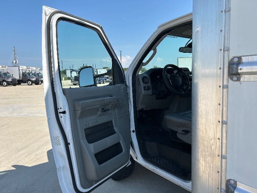 Light Duty Box Truck-Light and Medium Duty Trucks-Ford-2022-E350-Katy-TX-86,687\n\t\tmiles-$ 32,000 - Image 16