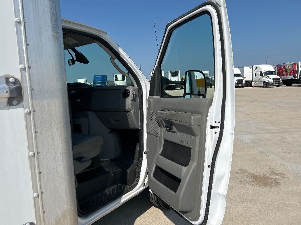 Light Duty Box Truck-Light and Medium Duty Trucks-Ford-2022-E350-Katy-TX-86,687\n\t\tmiles-$ 32,000 - Image 20