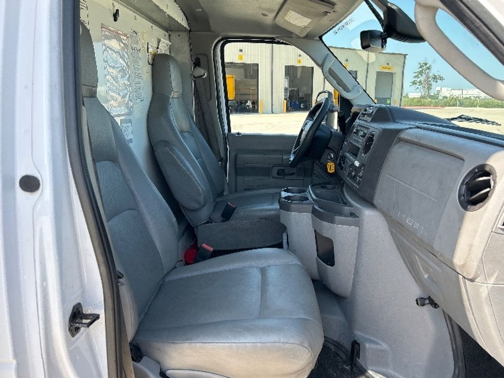 Light Duty Box Truck-Light and Medium Duty Trucks-Ford-2022-E350-Katy-TX-86,687\n\t\tmiles-$ 32,000 - Image 22