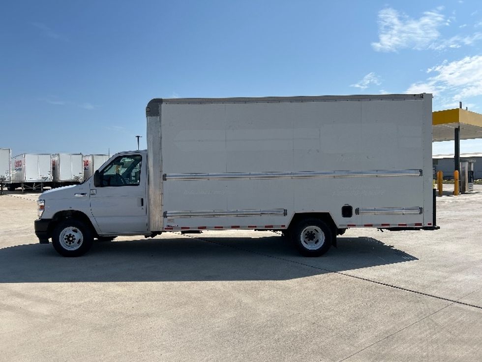 Light Duty Box Truck-Light and Medium Duty Trucks-Ford-2022-E350-Katy-TX-86,687\n\t\tmiles-$ 32,000 - Image 4