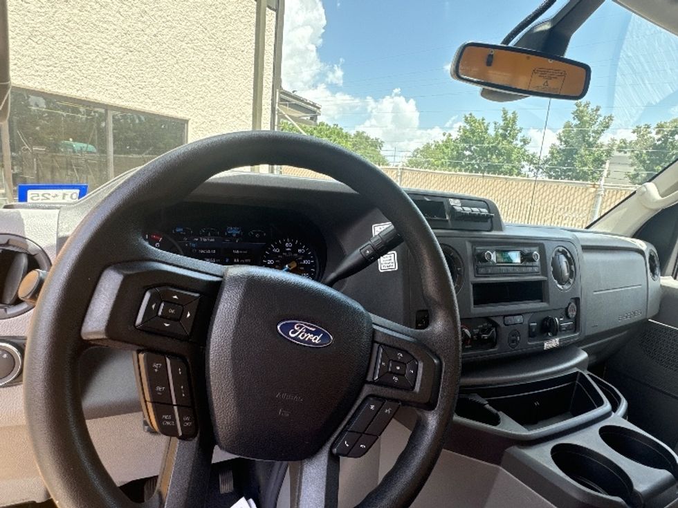 Light Duty Box Truck-Light and Medium Duty Trucks-Ford-2022-E350-Katy-TX-88,929\n\t\tmiles-$ 29,250 - Image 16